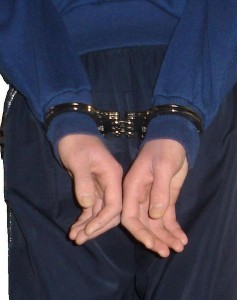 475px-Hinged_Handcuffs_Rear_Back_To_Back