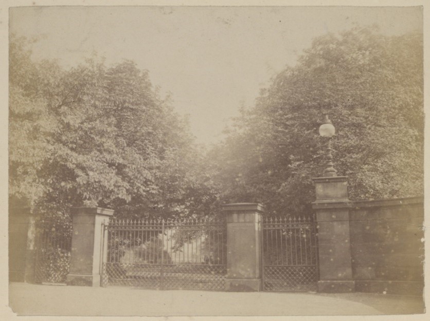 Sepia photograph of the original entrance to Villa Real, c. 1890s